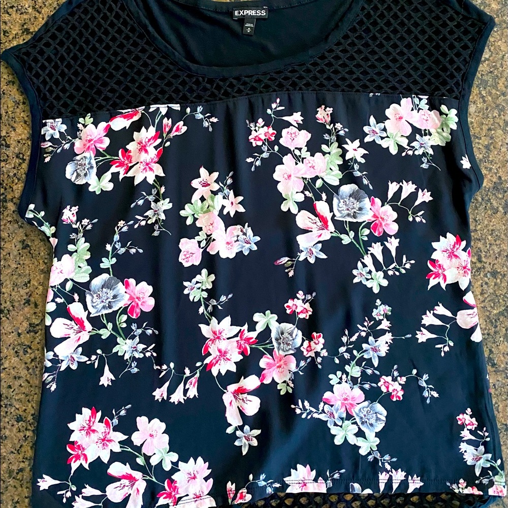 NWOT.  Express Top size med